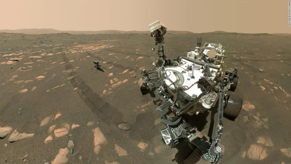 Een jaar na de landing op Mars heeft de aanhoudende rover een intrigerend nieuw doelwit in gedachten.