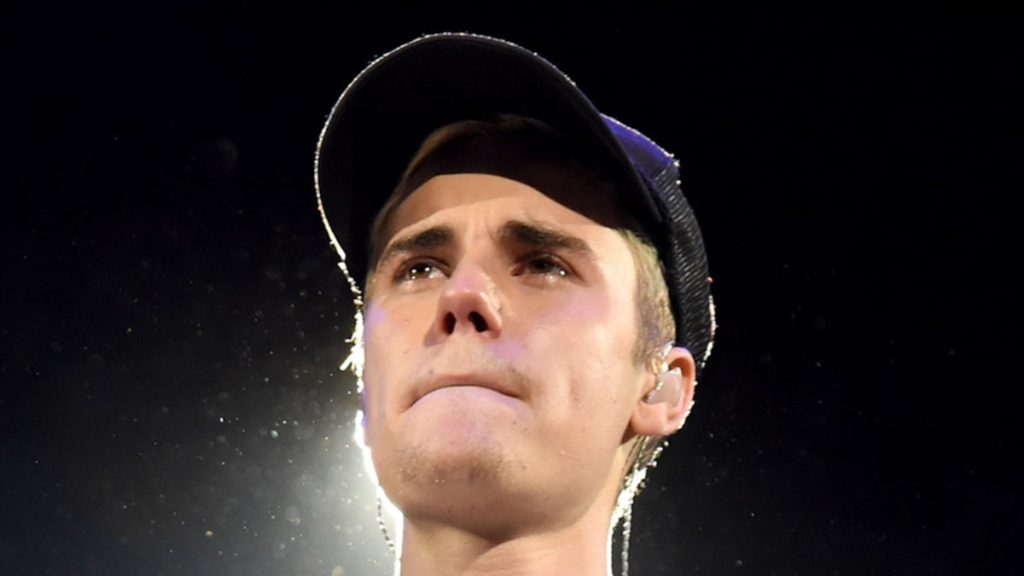 Justin Bieber test positief op COVID-19, tourdatum uitgesteld