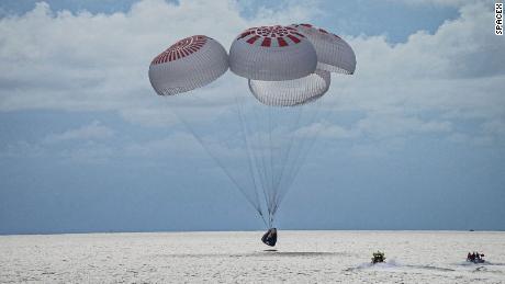 SpaceX heeft zojuist de eerste bemanning van toeristen uit de ruimte gehaald.  Dit is wat het volgende is