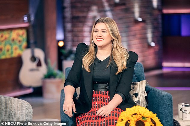 Gastheer: Kelly host sinds 2019 haar eigen talkshow The Kelly Clarkson Show en deze wordt eerder dit jaar uitgezonden tijdens de show van het derde seizoen.