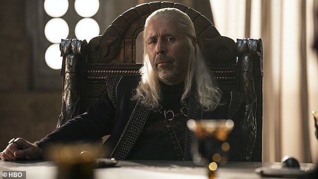 Multi-platform: House of the Dragon wordt op 21 augustus uitgebracht op HBO en HBO Max, terwijl Britse kijkers de serie de volgende dag kunnen bekijken op Sky Atlantic en NOW TV;  Paddy Considine zoals afgebeeld King Viserys Targaryen