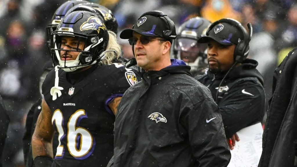 De Baltimore Ravens hebben coach John Harbaugh getekend voor een contractverlenging van drie jaar
