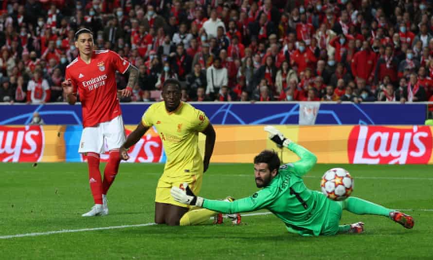 Darwin Nunez van Benfica maakt zijn eerste doelpunt.
