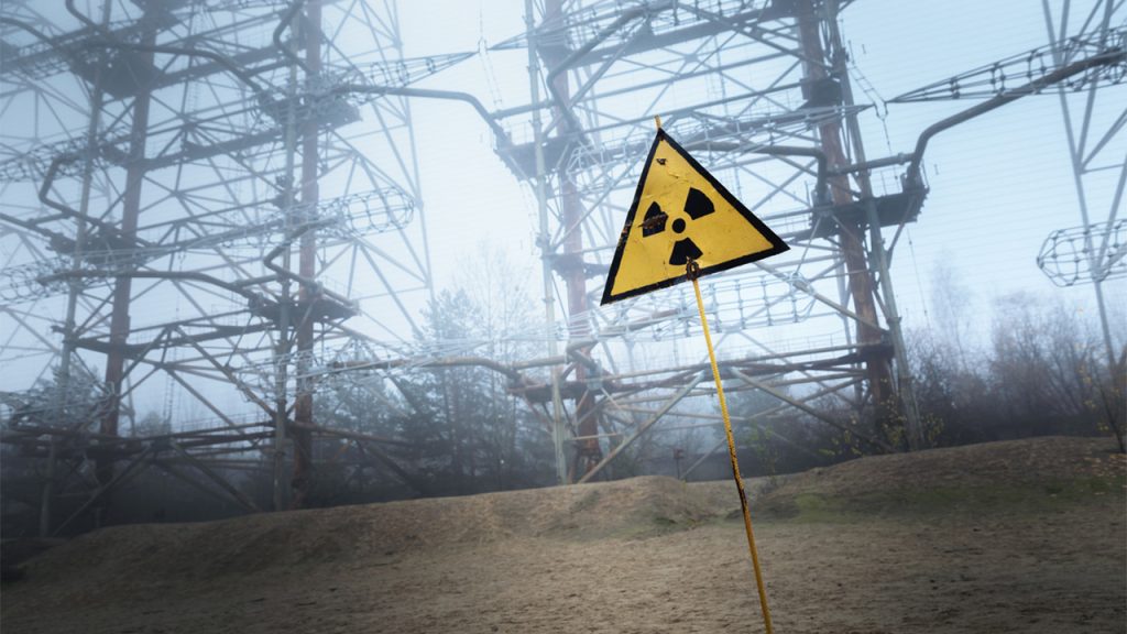 Russische troepen groeven loopgraven in het zeer radioactieve 'Rode Woud' van Tsjernobyl