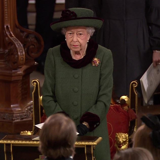 Ook werd gevreesd dat de koningin eind maart de herdenkingsdienst van prins Philip zou missen voordat er een plan was gemaakt 
