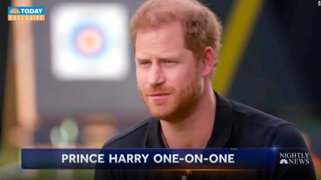 Prins Harry zegt dat hij ervoor wil zorgen dat de koningin wordt beschermd