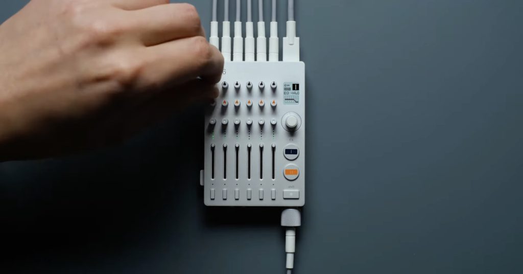 Het nieuwste audioapparaat van Teenage Engineering nodigt je uit om aan de knoppen te draaien