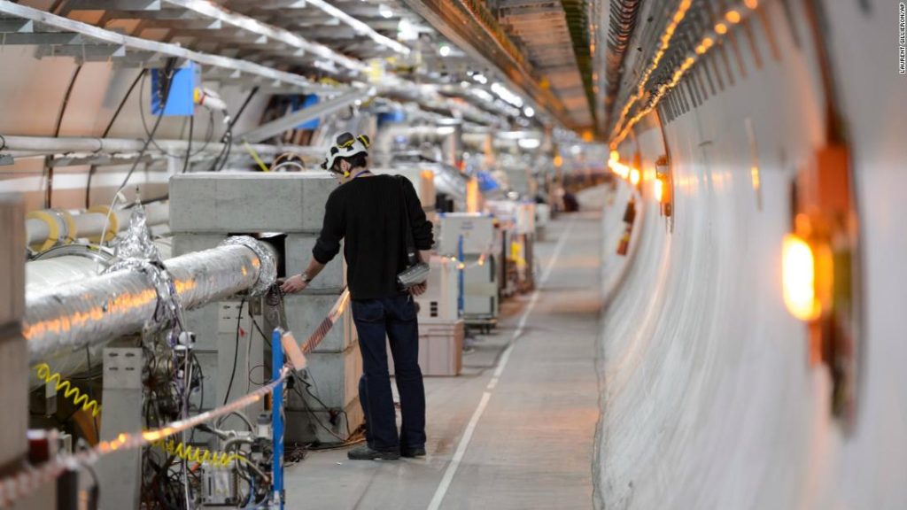 De Large Hadron Collider opnieuw opstarten op zoek naar donkere materie