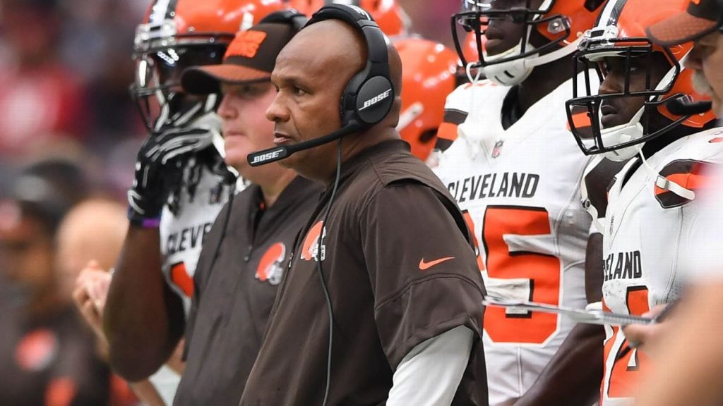 De Cleveland Browns zeiden dat ze het onderzoek van de NFL naar de beschuldigingen van voormalig coach Hugh Jackson "verwelkomden".