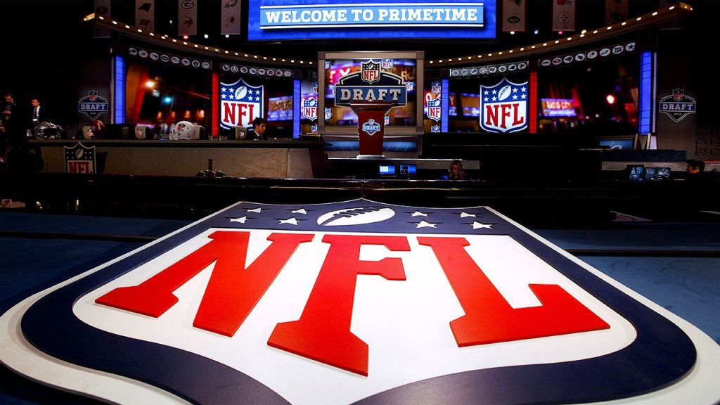 De Philadelphia Eagles en New Orleans Saints hebben de eerste ronde van de NFL Draft 2022 op zijn kop gezet met een multi-pick-transactie