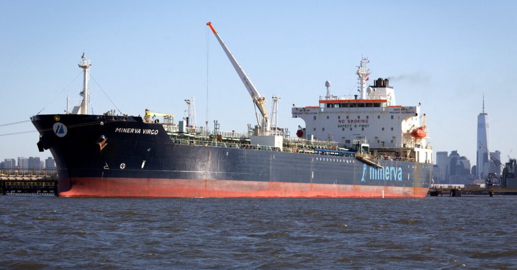 De rotatie van een gigantische tanker onthult de druk op de Russische oliemarkt