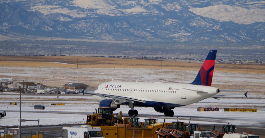 Deltaplan maakt noodlanding nadat voorruit halverwege de vlucht verbrijzeld is