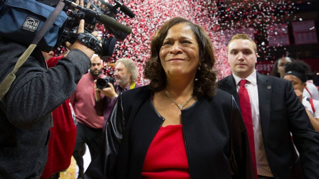 Rutgers Hall of Fame basketbalcoach C-Vivien Stringer kondigt haar pensionering aan na 50 seizoenen