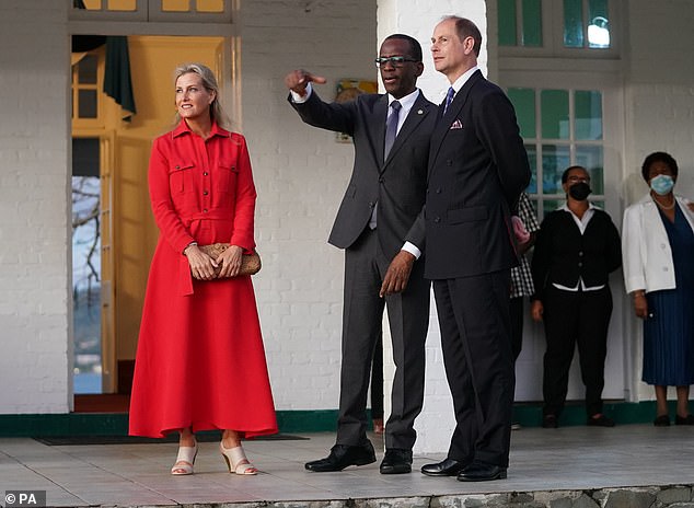 Prins Edward en Sophie, Gravin van Wessex, zullen Philippe Pierre, premier van Saint Lucia, ontmoeten in zijn residentie op het Caribische eiland aan het begin van hun tour vorige maand op 22 april.