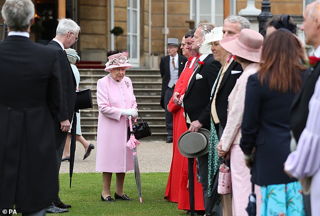 2019 - De koningin woont op 29 mei 2019 een tuinfeest bij in Buckingham Palace in Londen