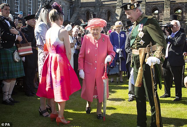 2019 - De koningin tijdens een ceremonie in het Palace of Holyroodhouse in Edinburgh, 3 juli 2019