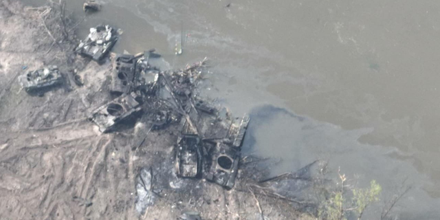 Naar verluidt zijn Russische tanks en andere voertuigen vernield tijdens de mislukte rivieroversteek.