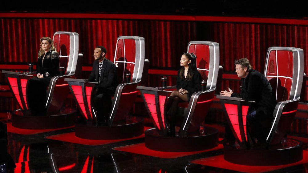 Blake Shelton, John Legend, Gwen Stefani keren terug als coaches voor seizoen 22 van 'The Voice';  Kelly Clarkson is weer in de lucht