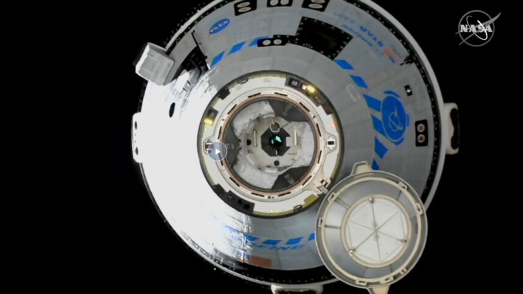 Boeing Starliner legt voor het eerst aan bij het internationale ruimtestation ISS