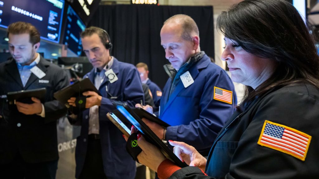 Aandelenfutures herstelden zich nadat de S&P 500 naar het laagste niveau in meer dan een jaar was gezakt