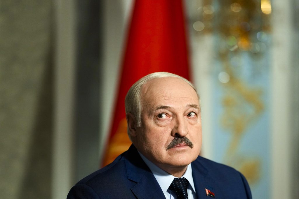 De Wit-Russische president Alexander Loekasjenko geeft toe dat de oorlog in Rusland 'doorgaat'