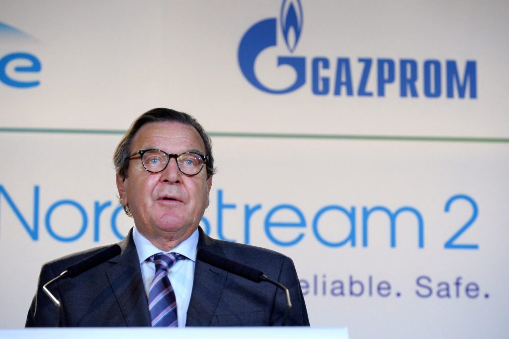 Gerhard Schroeder ontdaan van privileges omdat hij niet ontslag nam bij Rosneft