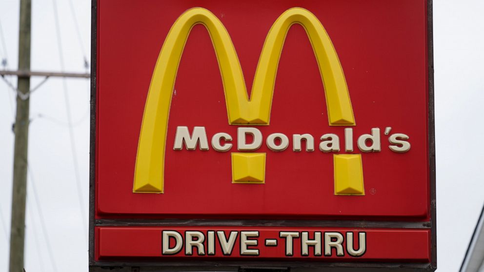Het tijdperk van McDonald's in Rusland loopt ten einde en restaurants zijn uitverkocht