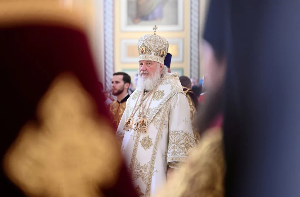 Paus Franciscus waarschuwt Russisch-Orthodoxe Kerkleider Patriarch Kirill niet 'Poetins misdienaar' te zijn