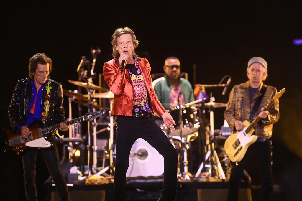 Rolling Stones brengen een klassiek nummer live uit om een ​​nieuwe tour te starten