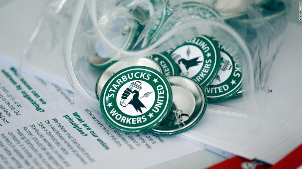 Werknemers van Starbucks beweren dat hun winkel gesloten zal zijn vanwege vakbondsactiviteiten