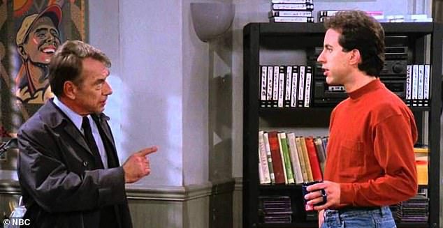 Vergeet niet: Hole werd in 1991 ook gecast als Joe Buckman in twee afleveringen van Seinfeld;  Hij was te zien in de aflevering getiteld The Library