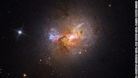 Het zwarte gat dat de geboorte van sterren voedt, laat wetenschappers dubbel werk doen