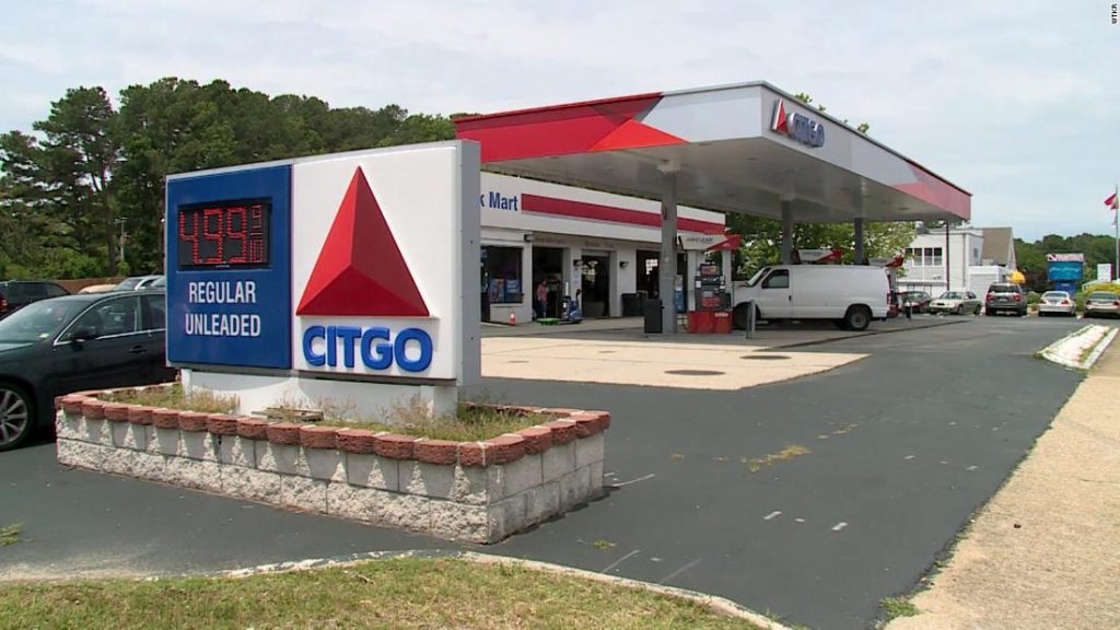 Autoriteiten zeggen dat dieven met de stijgende gasprijzen voor duizenden dollars aan benzine stelen om te verkopen
