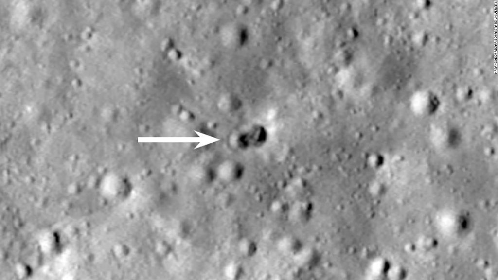 Nieuwe dubbele krater gezien op het maanoppervlak na een mysterieuze raketbotsing