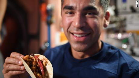 Astronauten vieren recordbrekende Chileense oogst in de ruimte met taco night