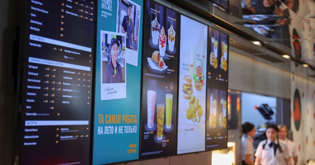 Heerlijke naam maar geen Big Mac: Rusland opent hernoemde McDonald's-restaurants