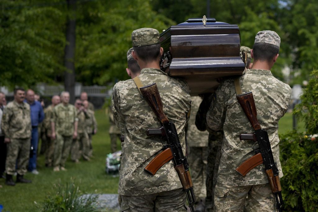 Hoe lang kan Oekraïne blijven vechten nu Oekraïne zijn troepen verliest?
