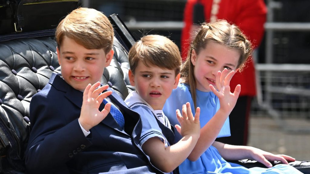 Prins Harry en Meghan Markle zijn leden van de koninklijke familie bij de openingsceremonie van het 70-jarig jubileum van de koningin