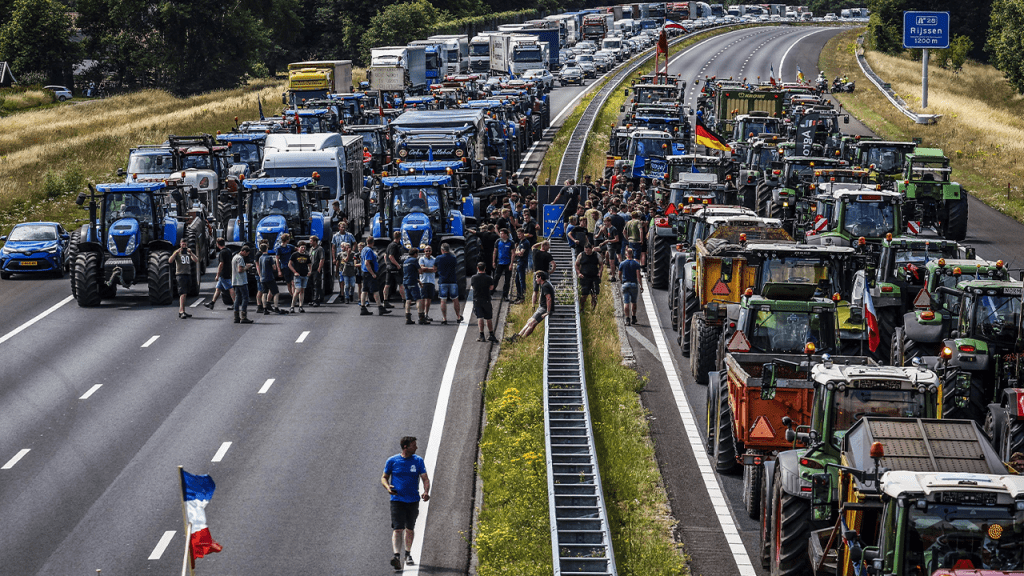 Nederlandse boeren vormen 'Freedom Caravans' om te protesteren tegen de strenge milieuregels van de overheid