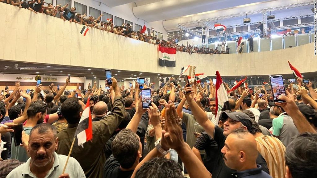 Iraakse demonstranten bestormen parlement en hekelen de benoeming van een nieuwe premier