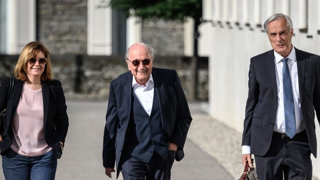 Blatter en Platini vrijgesproken van corruptie in FIFA-proces