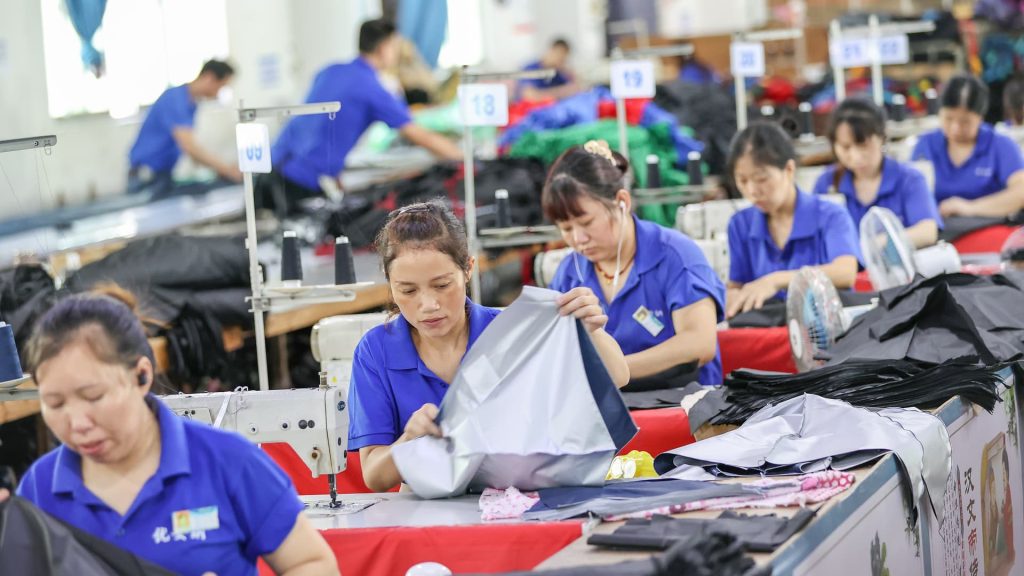 Chinese fabrieken voelen wat hitte nu de vraag in de VS en Europa vertraagt