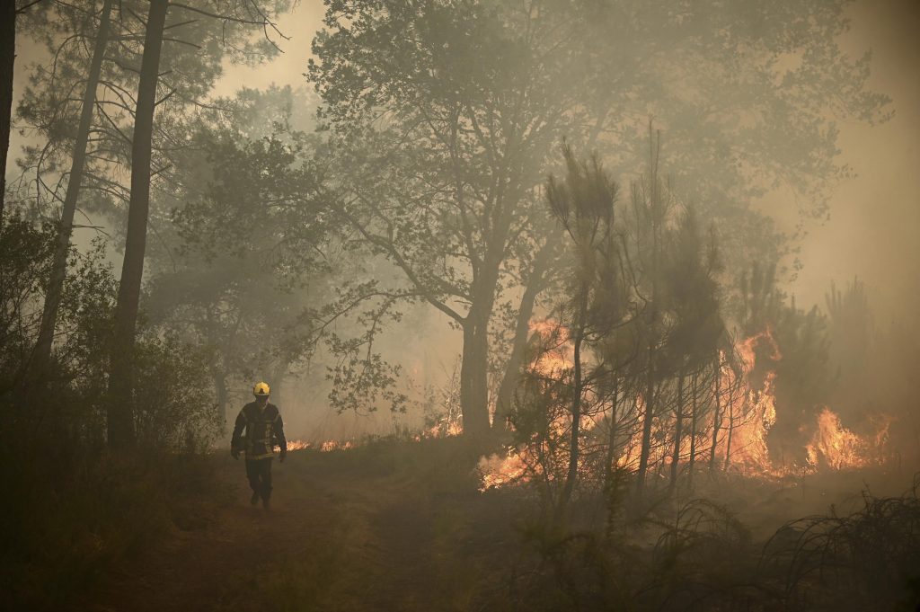 Europa brandt in hittegolf die branden in Frankrijk en Spanje aanwakkert