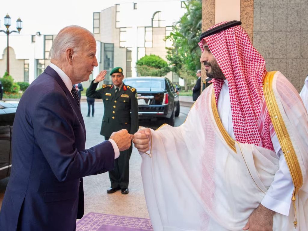 Laatste Biden-nieuws: de president zet de Saoedische kroonprins onder druk vanwege de moord op Khashoggi en lacht om de kritiek op hem