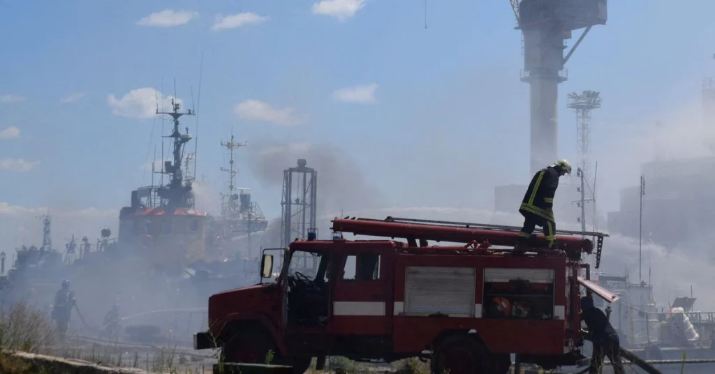 Russische raketten raken de haven van Oekraïne;  Kiev zegt dat het zich nog steeds voorbereidt om graan te exporteren