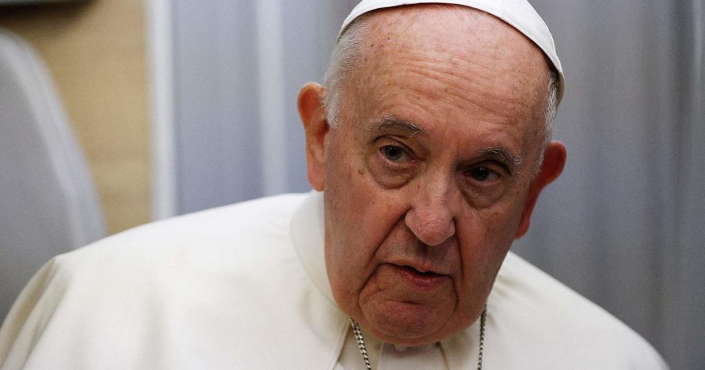 Vermoeide paus Franciscus zegt dat hij moet stoppen met reizen of misschien met pensioen gaat