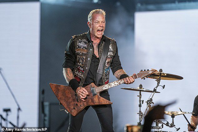 ROCK: De ritmegitarist - die zich volledig heeft onthouden van alcohol sinds hij in 2002 nuchter werd - zegt dat de 48-jarige Fran hem heeft geholpen om met zijn woedeproblemen om te gaan.