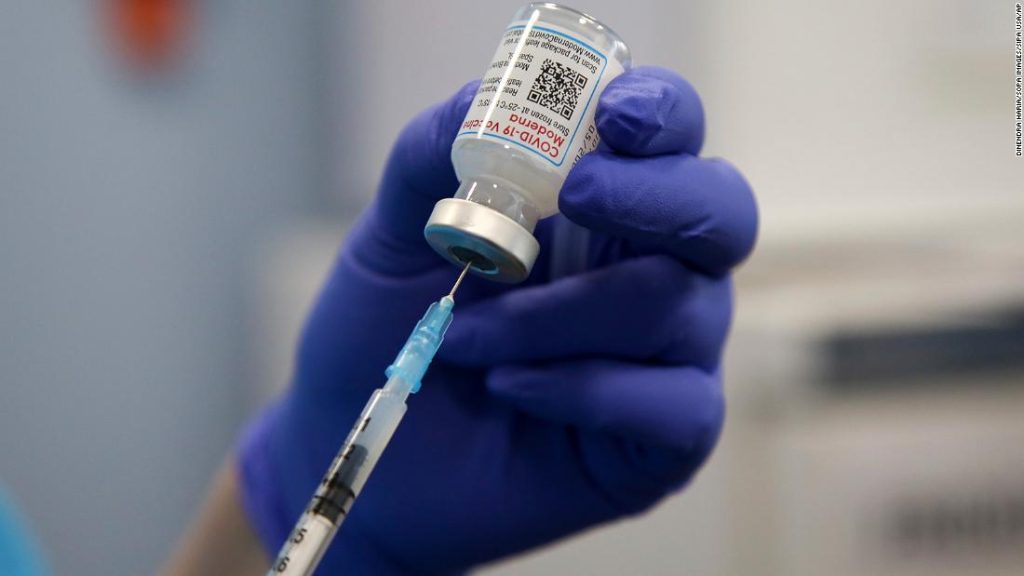 Omicron-booster: het VK is het eerste land dat een vaccin heeft goedgekeurd dat gericht is op twee verschillende soorten Covid-19