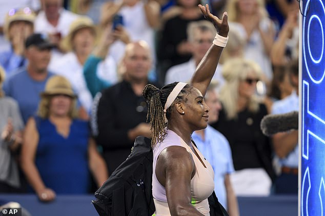 Het was een snel afscheid van Serena Williams in Cincinnati nadat Emma Raducano haar had verslagen