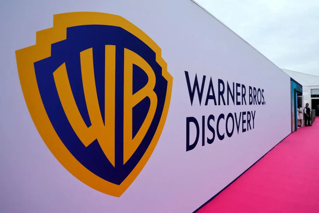 Ontdek Warner Bros.  Om HBO Max- en Discovery Plus-services te integreren